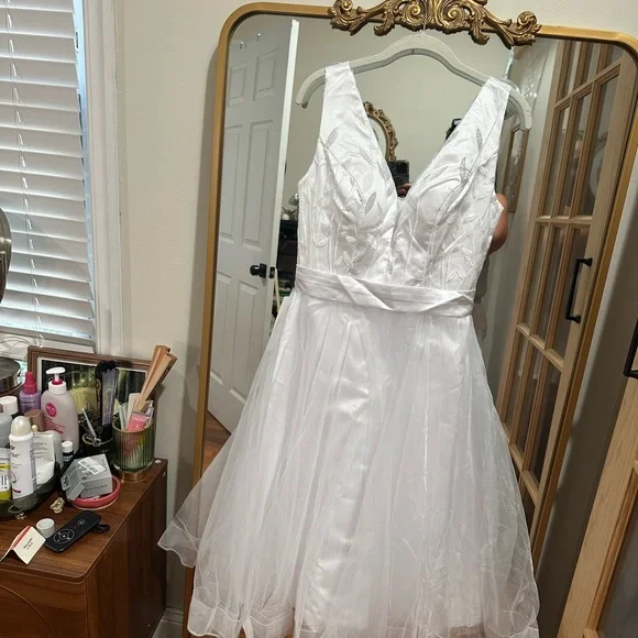 Lulu's Elegant White Wedding Dress - Picture 1 of 4